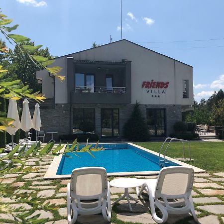 Family Hotel Friends Villa Enchets المظهر الخارجي الصورة
