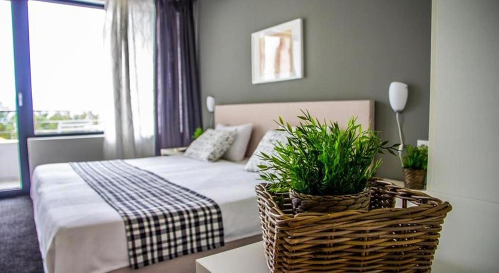 Family Hotel Friends Villa Enchets الغرفة الصورة