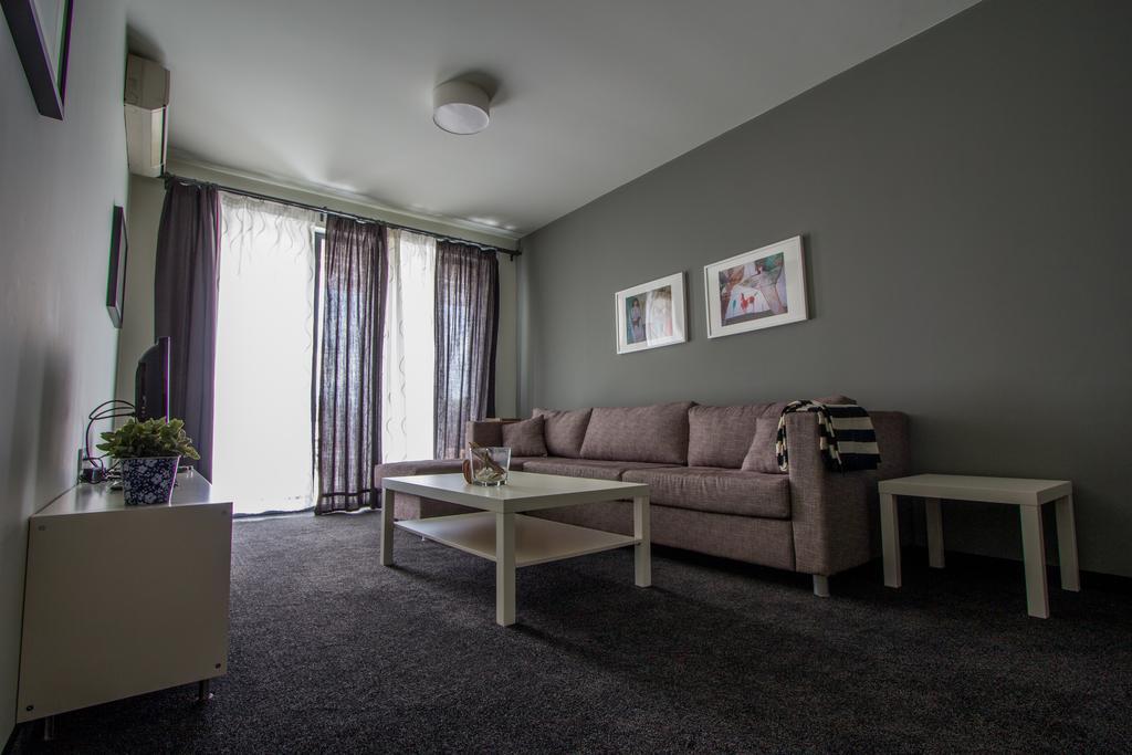 Family Hotel Friends Villa Enchets الغرفة الصورة