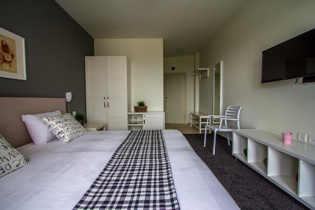 Family Hotel Friends Villa Enchets الغرفة الصورة