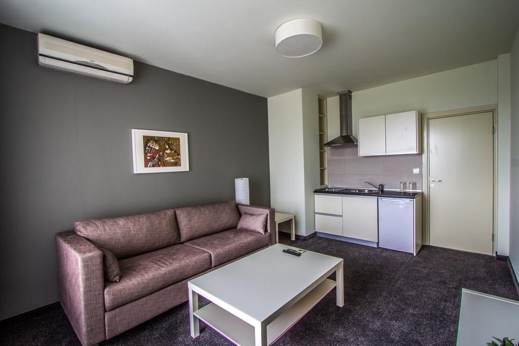 Family Hotel Friends Villa Enchets الغرفة الصورة