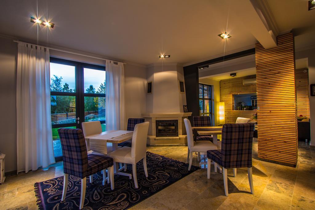 Family Hotel Friends Villa Enchets المظهر الخارجي الصورة