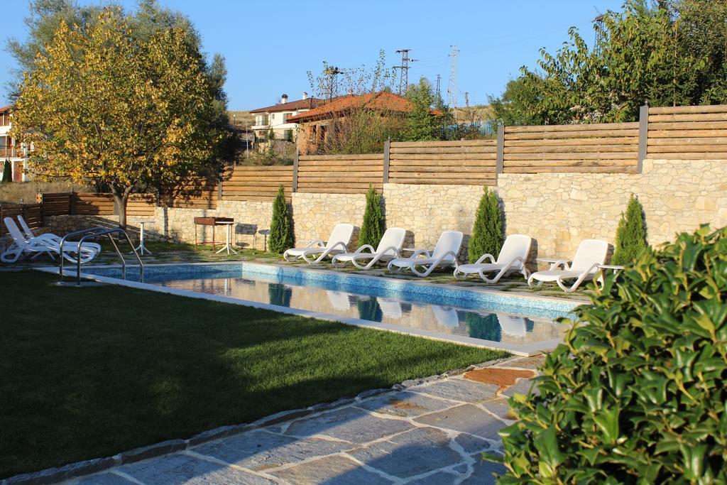 Family Hotel Friends Villa Enchets المظهر الخارجي الصورة