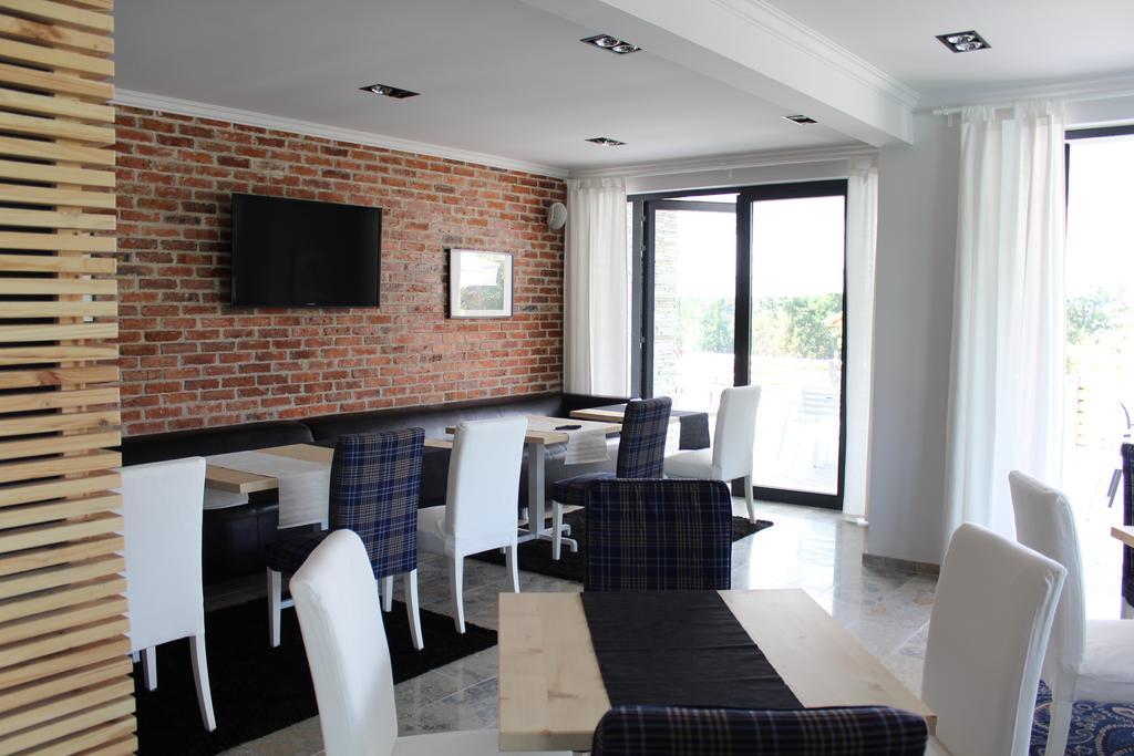 Family Hotel Friends Villa Enchets المظهر الخارجي الصورة