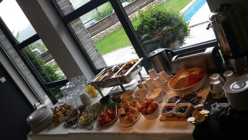 Family Hotel Friends Villa Enchets المظهر الخارجي الصورة