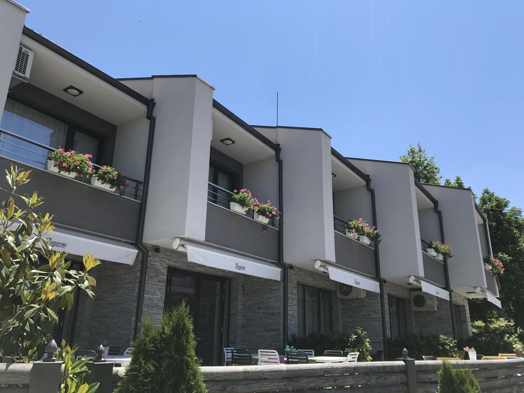 Family Hotel Friends Villa Enchets المظهر الخارجي الصورة