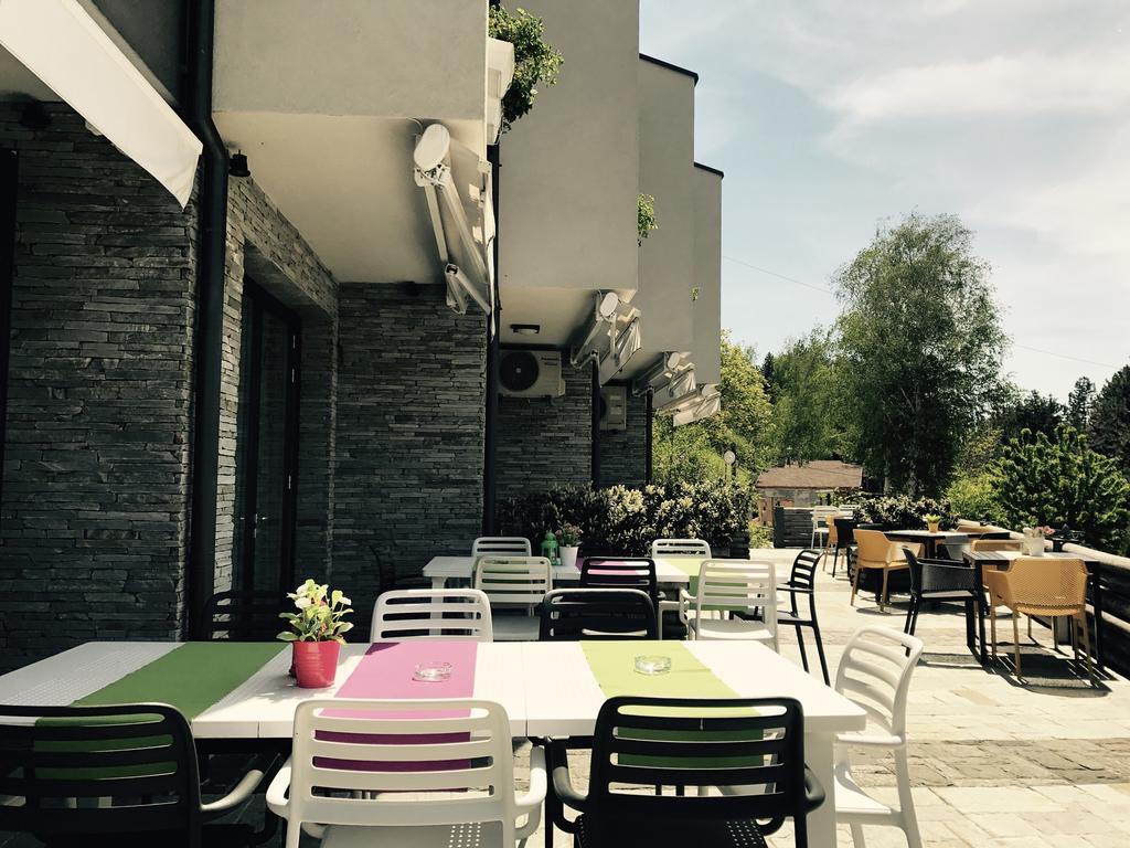 Family Hotel Friends Villa Enchets المظهر الخارجي الصورة
