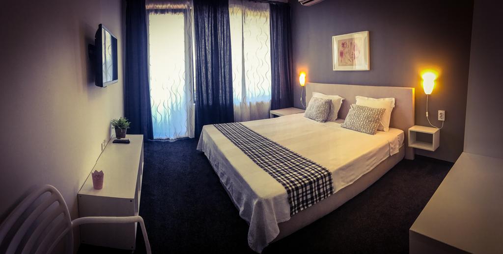 Family Hotel Friends Villa Enchets المظهر الخارجي الصورة
