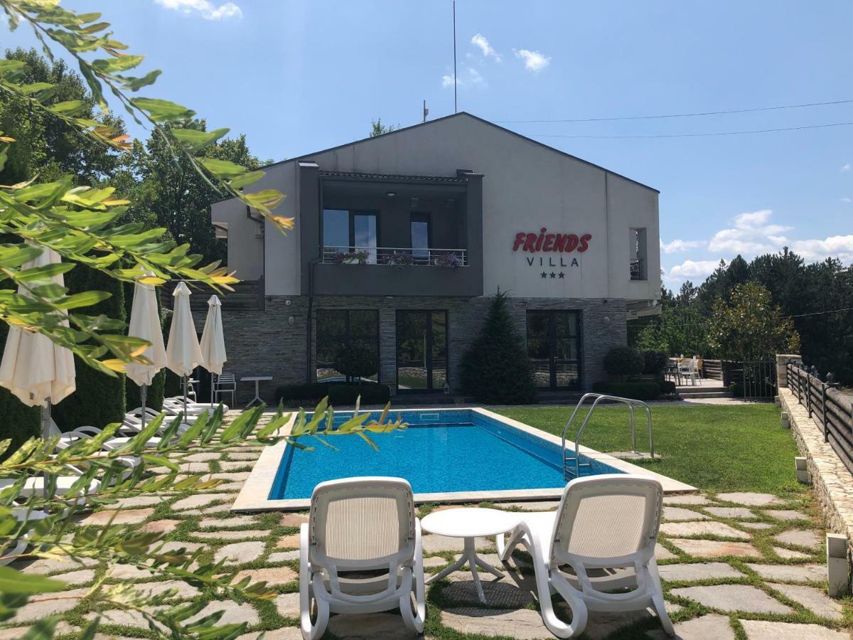 Family Hotel Friends Villa Enchets المظهر الخارجي الصورة